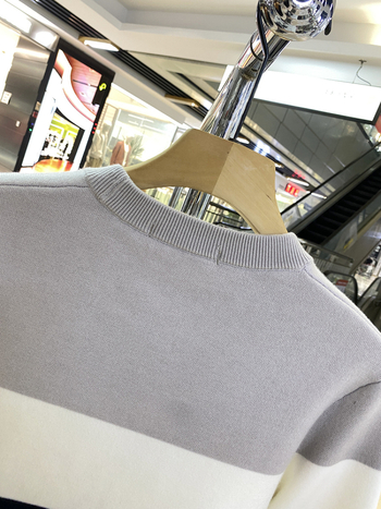 Плетена блуза-пуловер с кръгло деколте - дълги ръкави, свободен силует, дишаща материя, полиестерна смес 80%