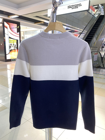 Плетена блуза-пуловер с кръгло деколте - дълги ръкави, свободен силует, дишаща материя, полиестерна смес 80%