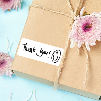 Asmeninės etiketės pieno arbatos puodeliams ir siuntimo pakuotės lipdukas – logotipu parengtas dizainas, PVC lipnusis materiali; prekės kodas 6325; nuotraukų pritaikymas; temperatūros atsparumas 30°C