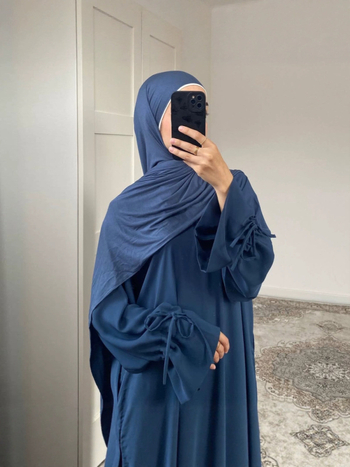 Hosszú ruha övvel és lantern ujjaival | Smocking, 80-90% poliészter