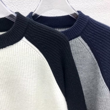 Мъжки пуловер с контрастен дизайн на панели, свободен силует, кръгла яка, дълги ръкави (памук-полиестер смес; 95% полиестер)