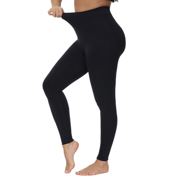 Hlače-leggings za sport i jogu — uski kroj, prozračan, visok struk; materijal najlon s kloriranom vlaknom, jednobojne, prilagodljiv kroj.