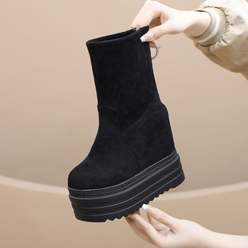 Bojtos csizma műplüss felsőrésszel, középmagasságú lábszár, kompozit talp, kerek orr, hátul cipzár