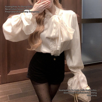 Πουκάμισο με φιόγκο και δαντέλα, σε στυλ γαλλικού παλατιού, χαλαρή γραμμή, μακριά μανίκια καμπάνα, στρογγυλός λαιμός, ύφασμα πολυεστέρα-ελαστάν