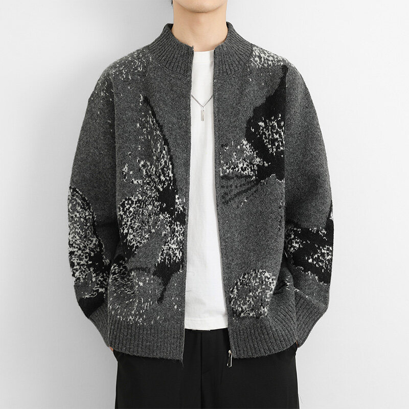 Cardigan tricotat cu model jacquard, guler rotund, croi lejer, mâneci lungi (Model jacquard; Guler rotund; Croi lejer; Țesătură densă; Amestec poliester)