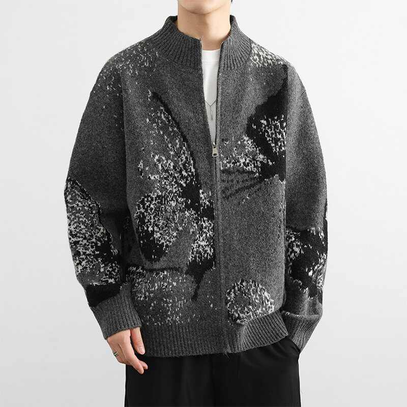 Cardigan tricotat cu model jacquard, guler rotund, croi lejer, mâneci lungi (Model jacquard; Guler rotund; Croi lejer; Țesătură densă; Amestec poliester)