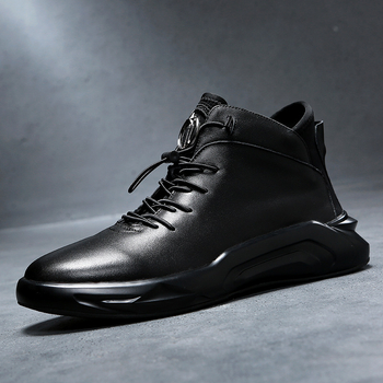 Odiniai batai, Martin stiliaus, vidutinio aukščio, viršus iš pirmojo sluoksnio karvės odos, dirbtinio kailio įdaila