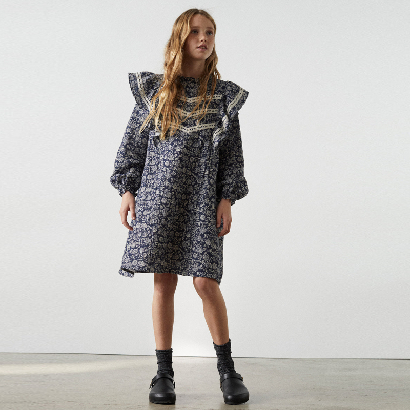 Vaikų suknelė 9583724 – ilgomis rankovėmis, gazės medžiaga, medvilnė su gėlių raštu, A linijos siluetas