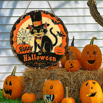 Ξύλινο κρεμαστό για το Χάλογουίν με καπέλο σε σχήμα κυλίνδρου, μαύρη γάτα και στρογγυλή πινακίδα κολοκύθας