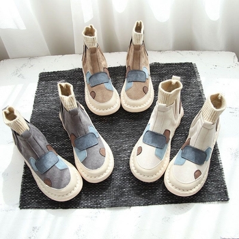 Ρετρό γυναικεία μποτάκια από σουέντ με στρογγυλό δάχτυλο, κλασικού τύπου κλίση τακουνιού 4–6 cm, επένδυση φλίς, σόλα από καουτσούκ.