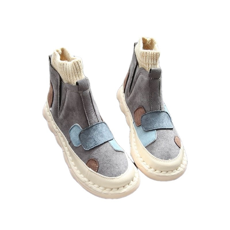 Retro velúr női rövidcsizma kerek orrú, 4–6 cm-es szögletes sarokkal, fleece-bélésű, gumitalpú.