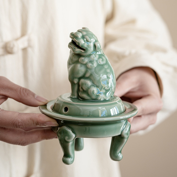 Smilkalų degiklis su laiminguoju liūtu, Dehua porcelianas, keramika, dovanų dėžutė