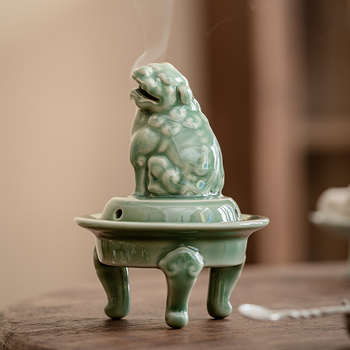 Smilkalų degiklis su laiminguoju liūtu, Dehua porcelianas, keramika, dovanų dėžutė