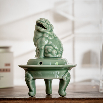 Smilkalų degiklis su laiminguoju liūtu, Dehua porcelianas, keramika, dovanų dėžutė