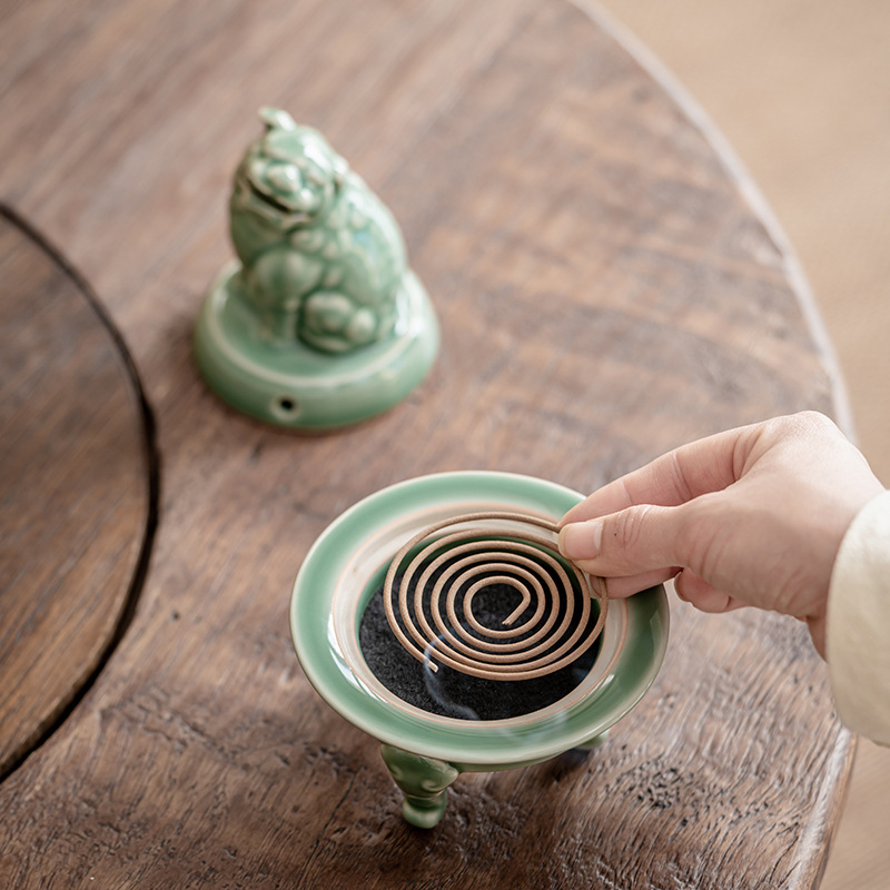 Smilkalų degiklis su laiminguoju liūtu, Dehua porcelianas, keramika, dovanų dėžutė