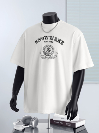 T-shirt σε χαλαρή εφαρμογή από βαμβάκι (96%+), στρογγυλή λαιμόκοψη, κοντά μανίκια και γεωμετρικό τύπωμα, Καλοκαίρι 2025