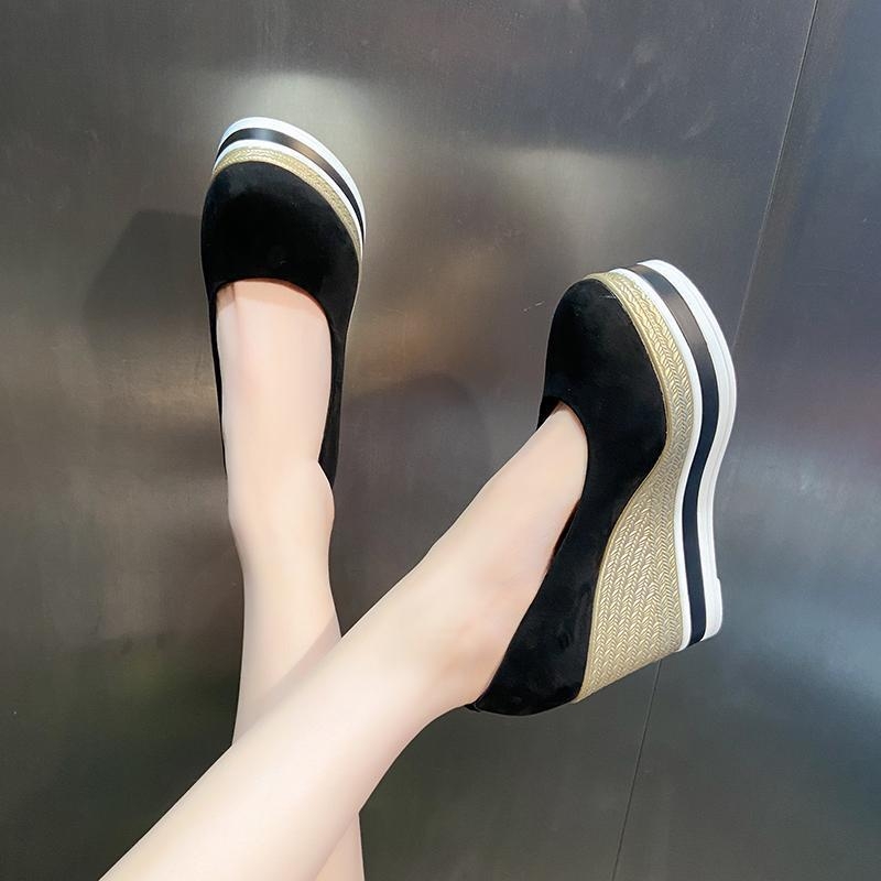 Moterų platformos plokščios basutės su slip-on dizainu, viršutinė medžiaga: dirbtinis flisas, padas: natūralus gumos, kulnas: žemas (Viršutinė medžiaga: dirbtinis flisas; Padas: natūralus gumos; Kulnas: žemas; Užsegimas: slip-on; Stilius: platforma)