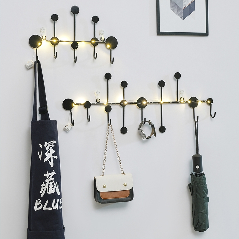 Железна закачалка за дрехи с мотив на лист за входна врата, без пробиване, товароподемност 5–10 кг, стил лайт лукс