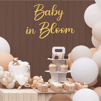 Дървена декорация за бебешка спалня с букви \'Baby in Bloom\' — буков дървен материал; бебешки реквизит; сценични декори