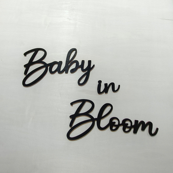 Дървена декорация за бебешка спалня с букви \'Baby in Bloom\' — буков дървен материал; бебешки реквизит; сценични декори