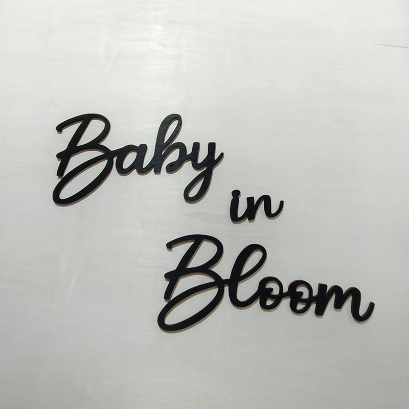 Drvena dekoracija za dječju sobu s engleskim slovima Baby in Bloom