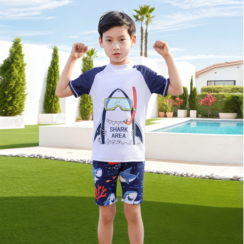 Момчешки двучастен плувен комплект с карикатурен принт, полиестерна материя (85% полиестер) с подплата от 15% еластан, за възраст 3–13 години, подходящ за плуване и водни спортове