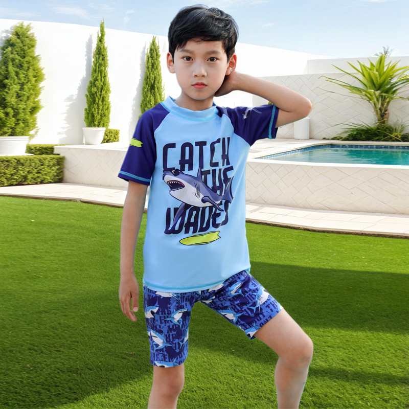 Момчешки двучастен плувен комплект с карикатурен принт, полиестерна материя (85% полиестер) с подплата от 15% еластан, за възраст 3–13 години, подходящ за плуване и водни спортове