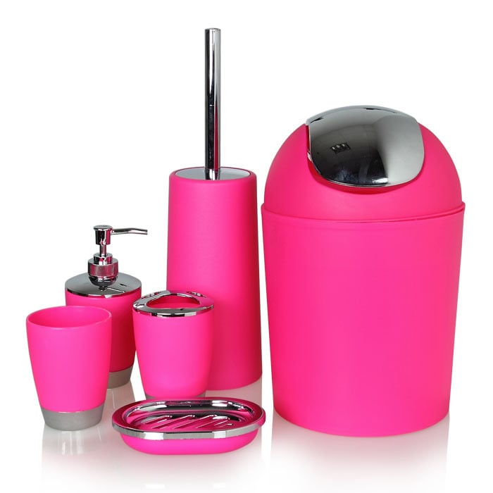 Plastikų šešių dalių vonios komplektas su dantų šepetėlių laikikliu, losijono buteliu, muilo dozatoriumi, šiukšlių dėžute, tualeto šepetėliu; logotipo spauda; neimportuotas