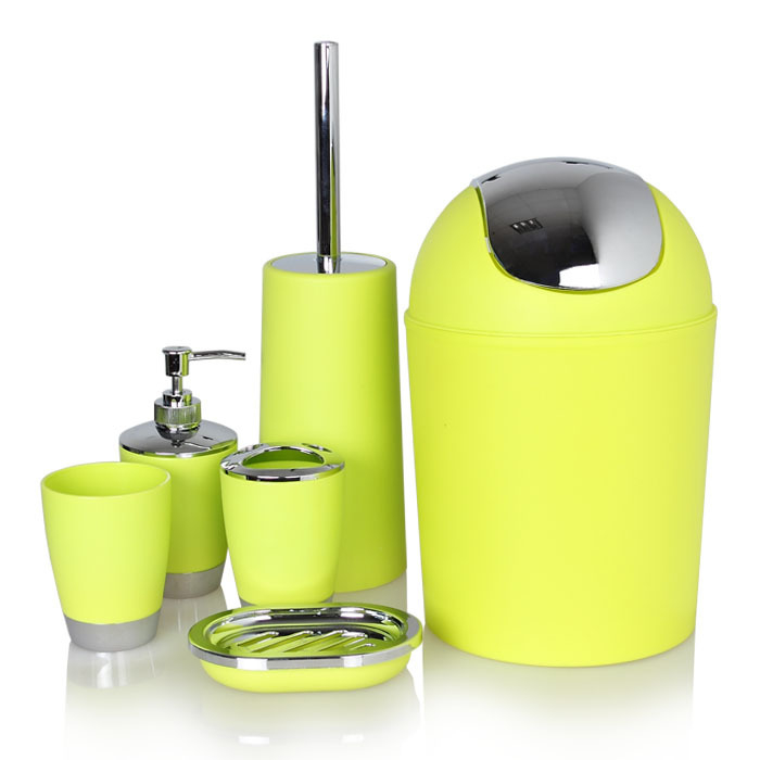 Plastikų šešių dalių vonios komplektas su dantų šepetėlių laikikliu, losijono buteliu, muilo dozatoriumi, šiukšlių dėžute, tualeto šepetėliu; logotipo spauda; neimportuotas