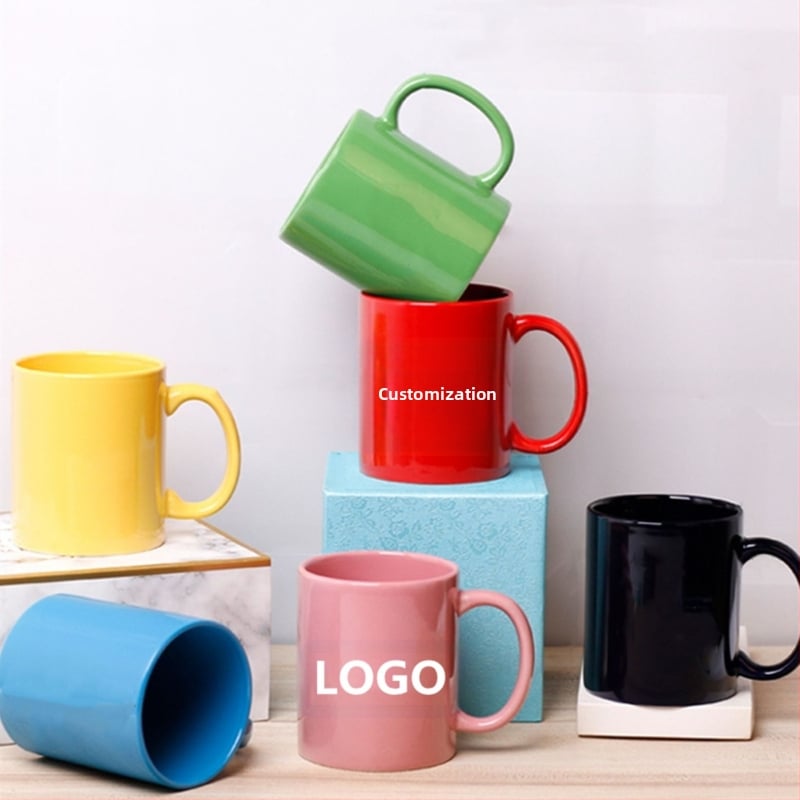 Keraminė puodelis su logotipo atspaudu, cilindrinė forma, karikatūrų motyvas, mikrobangų krosnelėms tinkamas