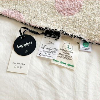 Megzta pledė, lengva, mažiau nei 300 g, visam sezonui, paprastas šiuolaikiškas stilius, pledė iš cheminių pluoštų