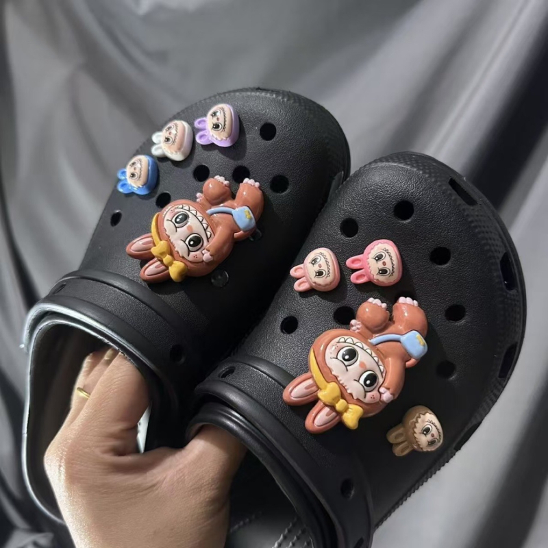 RY0001-0513 Rongyun`s family - DIY batų aksesuarai: suderinami su sportbačiais, odiniais batais, batų, sandalų ir kt.; stilius Crocs sagtis, Cartoon Paradise; nuimamos batų gėlytės; tinkama vasarai, žiemai, pavasariui ir rudeniui