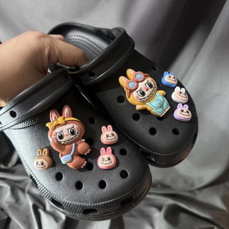 RY0001-0513 Rongyun`s family - DIY batų aksesuarai: suderinami su sportbačiais, odiniais batais, batų, sandalų ir kt.; stilius Crocs sagtis, Cartoon Paradise; nuimamos batų gėlytės; tinkama vasarai, žiemai, pavasariui ir rudeniui