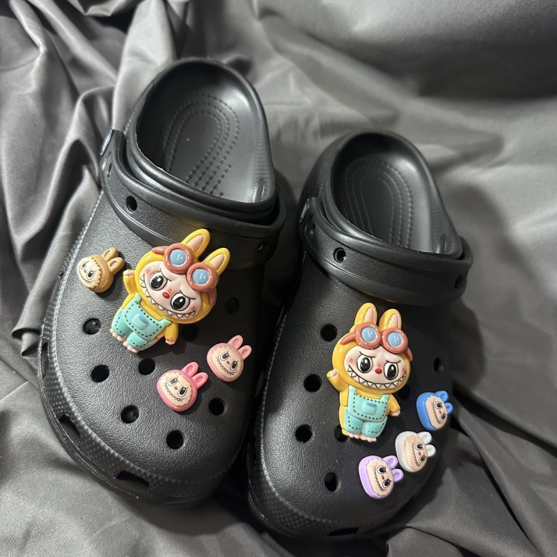 RY0001-0513 Rongyun`s family - DIY batų aksesuarai: suderinami su sportbačiais, odiniais batais, batų, sandalų ir kt.; stilius Crocs sagtis, Cartoon Paradise; nuimamos batų gėlytės; tinkama vasarai, žiemai, pavasariui ir rudeniui