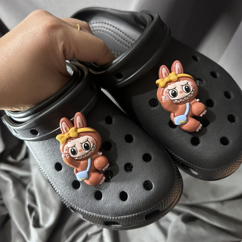 RY0001-0513 Rongyun`s family - DIY batų aksesuarai: suderinami su sportbačiais, odiniais batais, batų, sandalų ir kt.; stilius Crocs sagtis, Cartoon Paradise; nuimamos batų gėlytės; tinkama vasarai, žiemai, pavasariui ir rudeniui