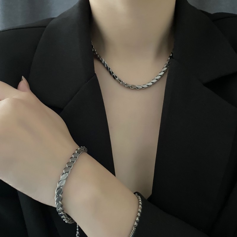 Colier din oțel titan, placare electroplatină, lanț regulat, stil geometric
