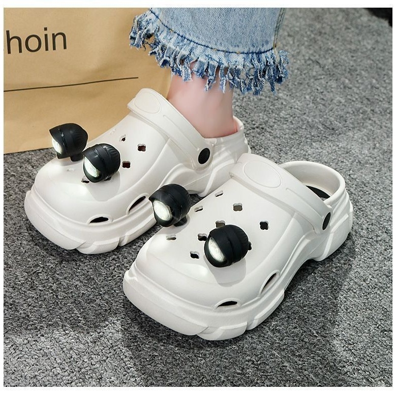 Moterų perforuotos šlepetės su šviesa — 2024 naujas stilius, PVC viršus, PVC padai, injekcinis padas, du dėvėjimo būdai