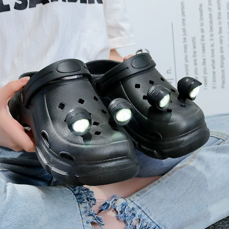 Moterų perforuotos šlepetės su šviesa — 2024 naujas stilius, PVC viršus, PVC padai, injekcinis padas, du dėvėjimo būdai