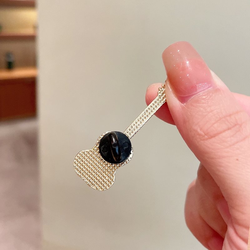 Elektrinės gitaros segė - madingas japonų-korejiečių stilius, miela karikatūrų poros ženkliukas, lydinys su sidabro arba aukso danga, dviguba naudojimo, pavasaris 2023