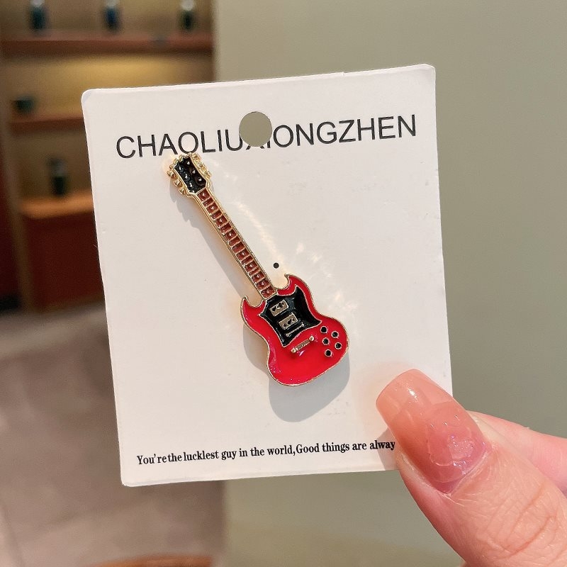 Elektrinės gitaros segė - madingas japonų-korejiečių stilius, miela karikatūrų poros ženkliukas, lydinys su sidabro arba aukso danga, dviguba naudojimo, pavasaris 2023