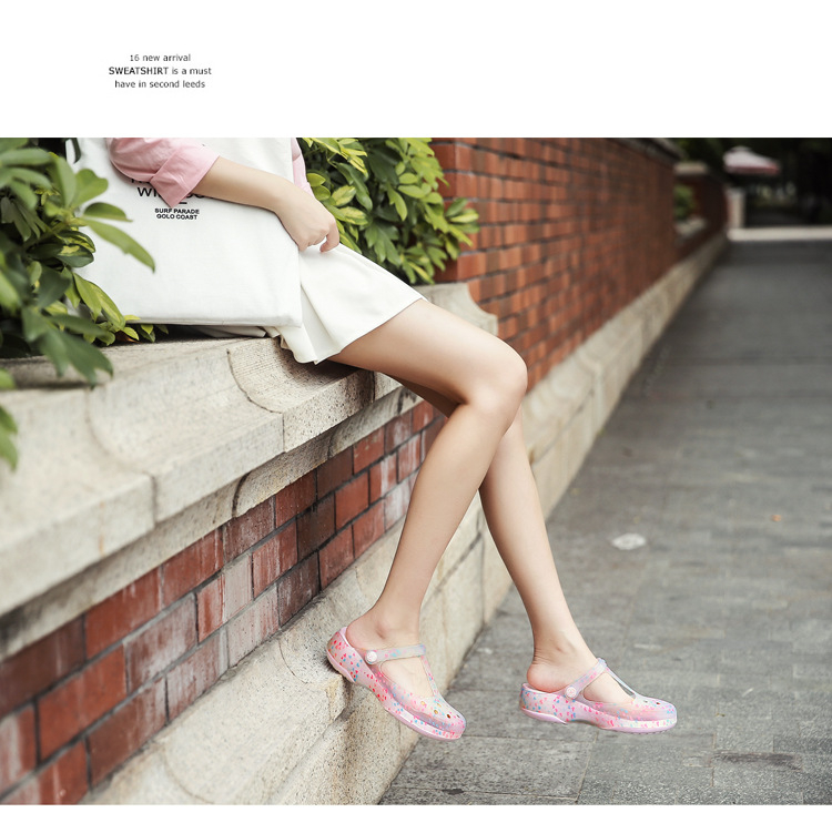 Moterų Crocs stiliaus sandalai, EVA padas, PVC viršus, neslidūs, kvėpuojantys, pado storis 3-5 cm