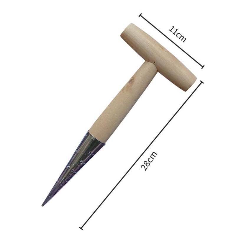 Medinis sodo įrankis sėti sėkloms, daigų tręšimui ir sukulentų persodinimui; smailus antgalis, kietas medis, 2022 metų žiema