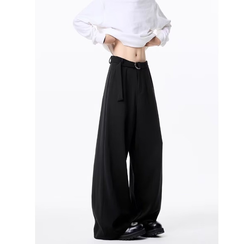Pantaloni largi cu talie medie, curea și închidere cu șnur, țesătură din amestec de poliester (60% poliester)