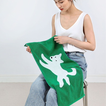 Vonios rankšluostis su animaciniu šunimi, iš ilgų pluoštų medvilnės, Jacquard audinys, 100–119 g/m², galima pritaikyti