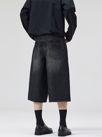 Свободен силует, къси дънки с прав крак, средна талия, джобове с детайли