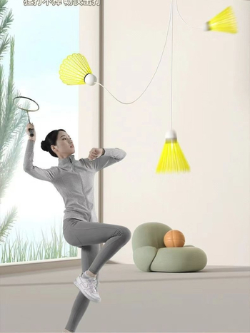 Badminton treniruoklis, plieno lydinio rėmas, svoris 95–100 g, rankenos storis G2, tiesus smūgis