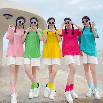 Κοντομάνικη μπλούζα από βαμβάκι με στρογγυλή λαιμόκοψη, κανονική εφαρμογή, αστικός casual στυλ (Χειμώνας 2022)