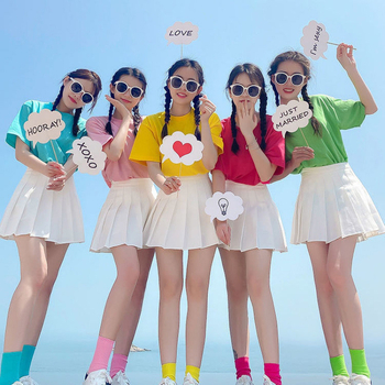 Κοντομάνικη μπλούζα από βαμβάκι με στρογγυλή λαιμόκοψη, κανονική εφαρμογή, αστικός casual στυλ (Χειμώνας 2022)