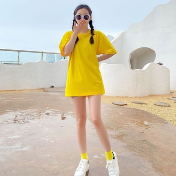 Κοντομάνικη μπλούζα από βαμβάκι με στρογγυλή λαιμόκοψη, κανονική εφαρμογή, αστικός casual στυλ (Χειμώνας 2022)