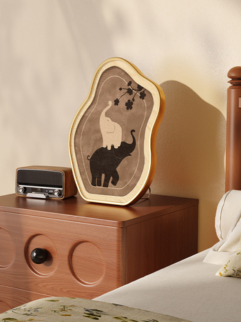 Κορνιζαρισμένος διακοσμητικός πίνακας σε μεσαιωνικό στυλ με μοτίβο γάτας για σαλόνι